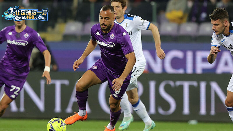 包含佛罗伦萨三连胜，球队士气高昂的词条