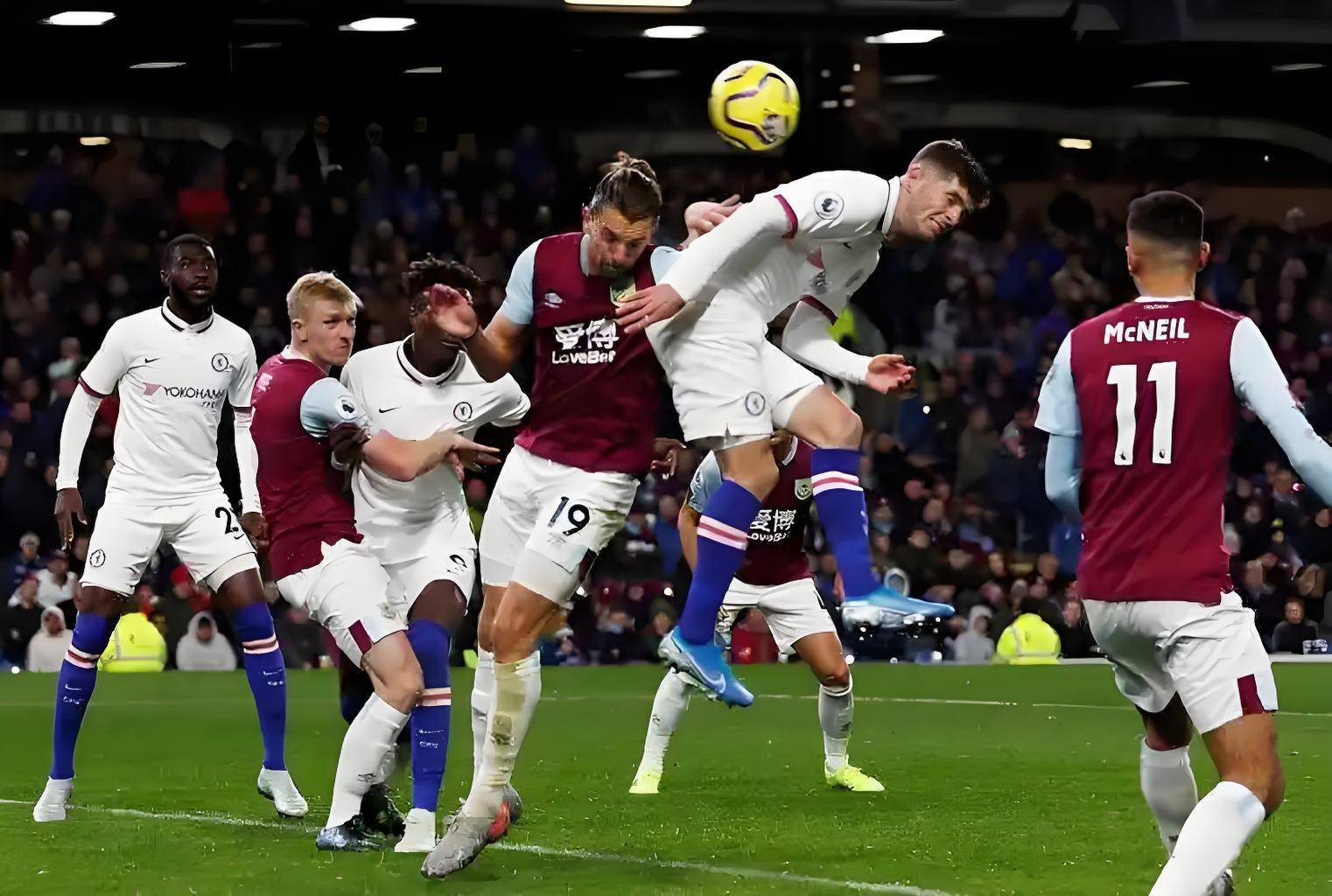 雷火电竞亚洲先驱-波兰队在欧预赛中连胜三场令人称奇