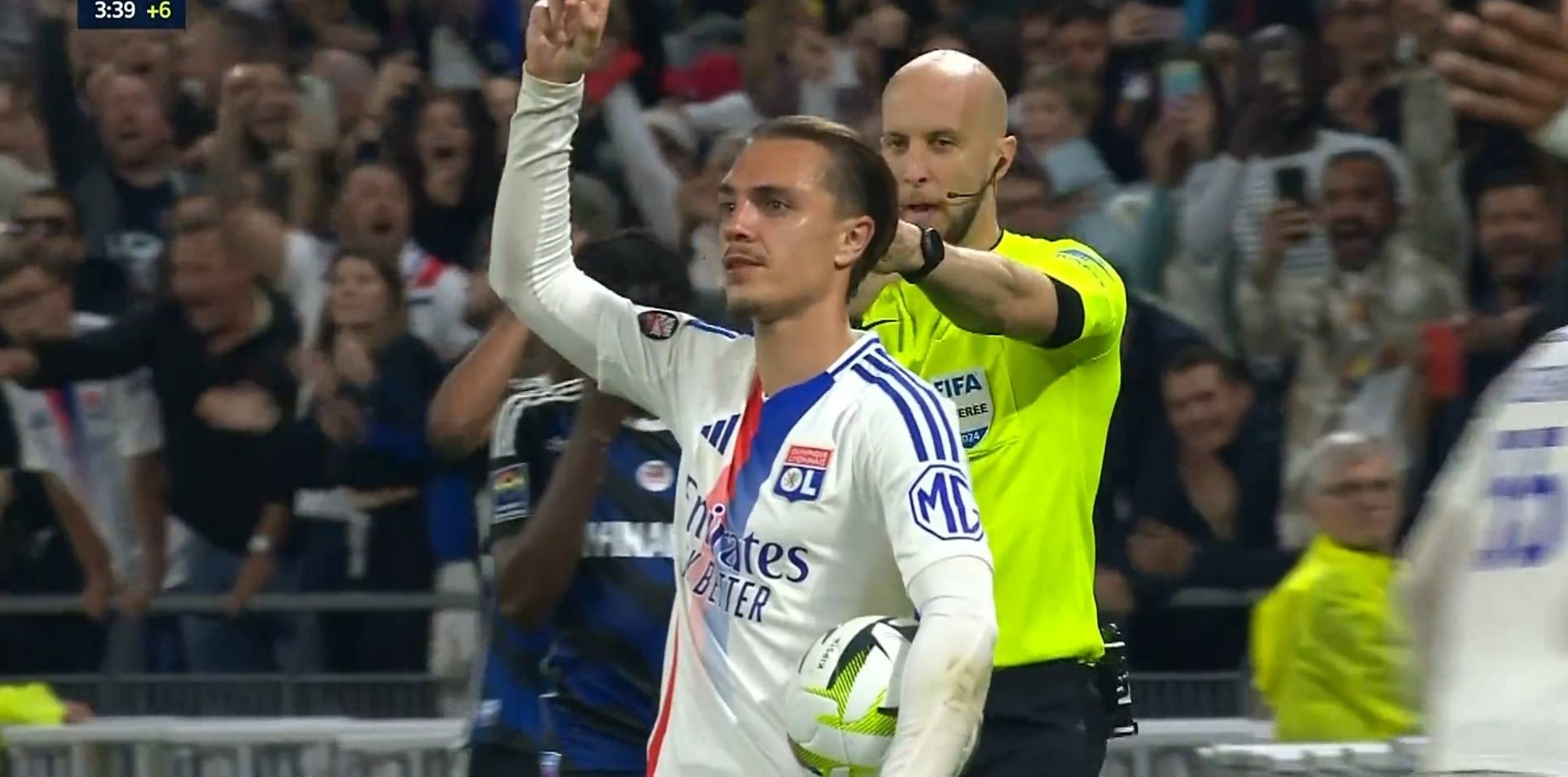 里昂客场击败对手，积分榜上升一位的简单介绍