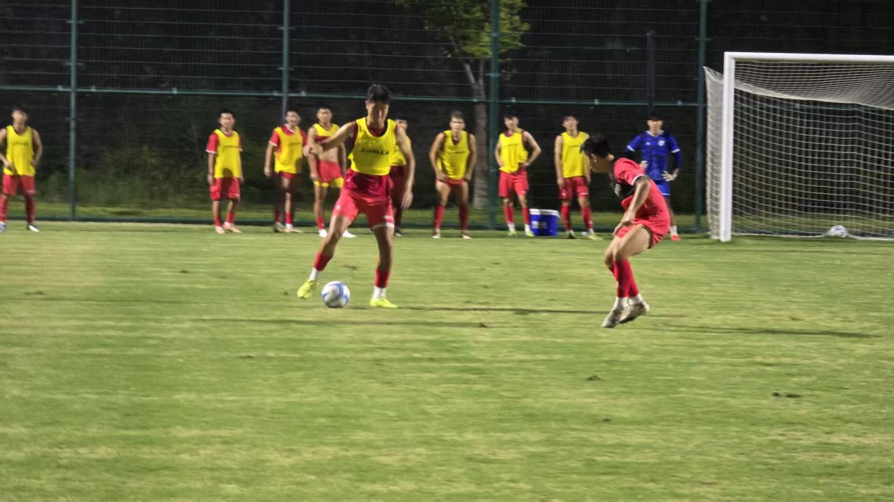 士气高昂，球队备战全力以赴的简单介绍