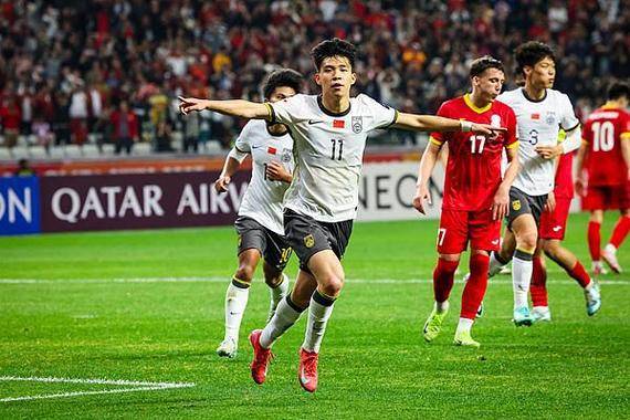 关于国内足球巨头对决，悬念不断！的信息