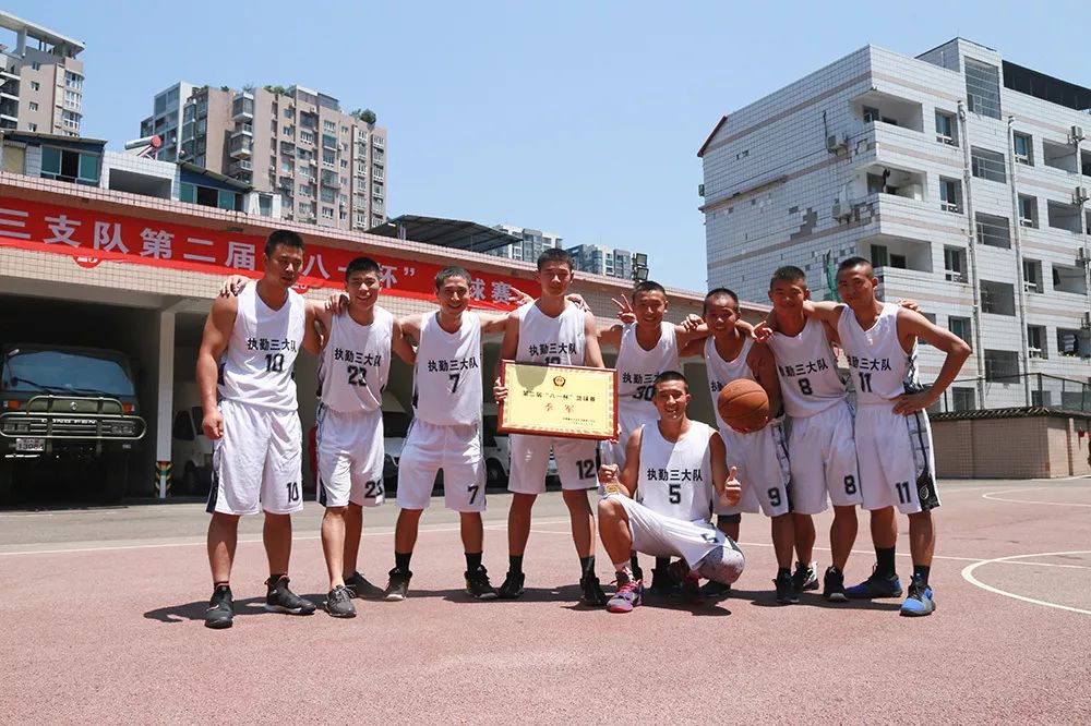 包含热血激烈对决，球场上掀起高潮的词条