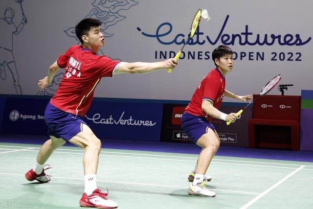 印尼队碾压韩国队，黄鸭组合点燃赛场